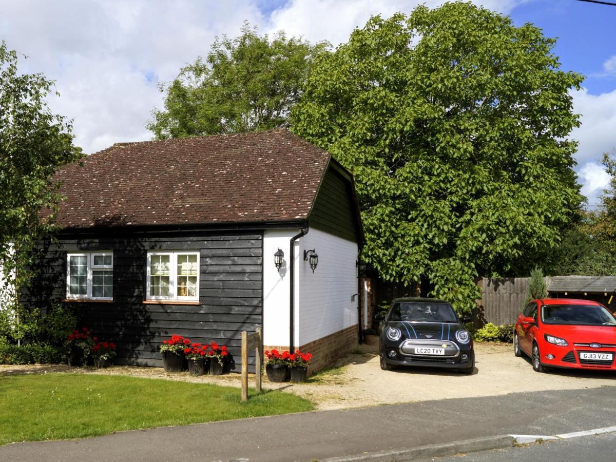 Вілла The Walnut, Meopham - A Private Retreat Rural Location Екстер'єр фото
